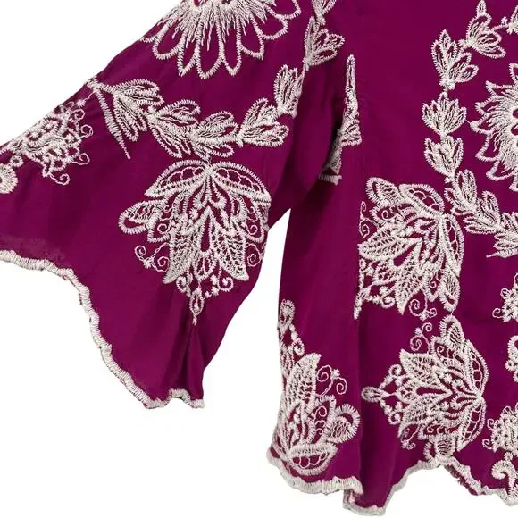 Solitaire Short Sleeve Scallop Hem Magenta Ivory Floral Embroidered Top Small - Picture 3 of 6